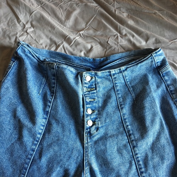 NWOT Women’s No Boundaries High Rise Straight Leg Mom Jeans - Light Jean Wash - Picture 6 of 13